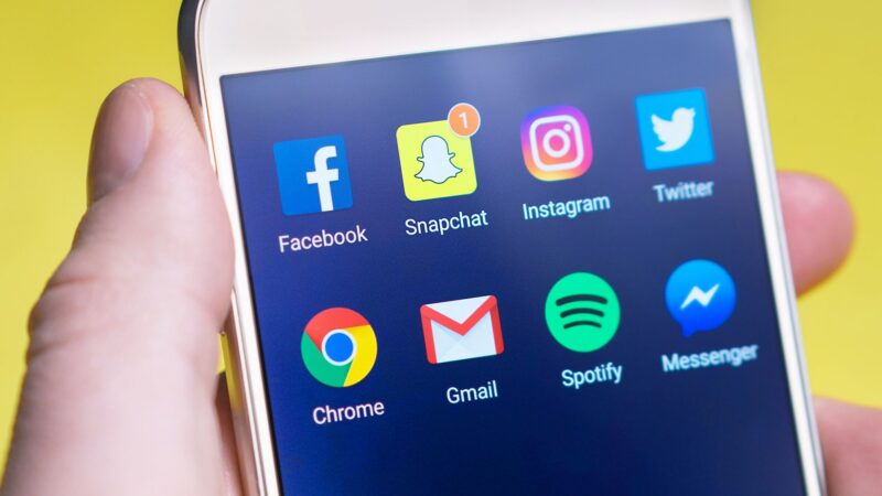 Social Media Traffic vs. Search Traffic: Which Should You Prioritize? 1 Social Media Traffic